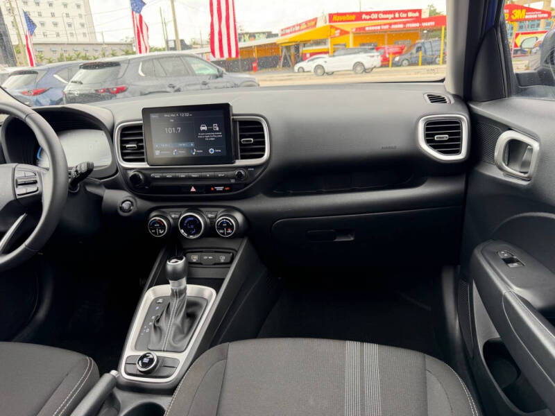 2025 Hyundai Venue SEL