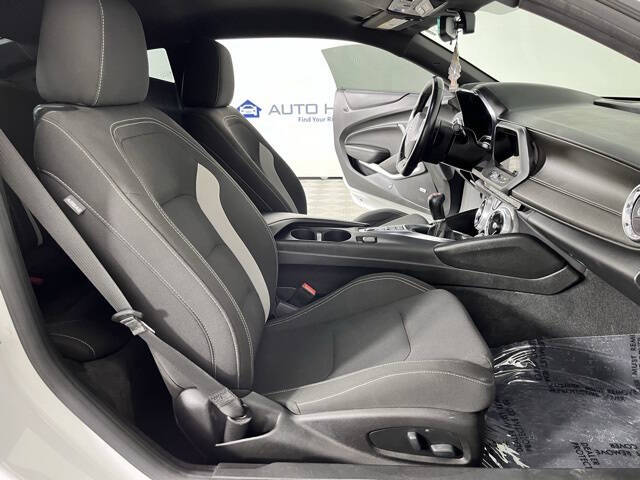 2021 Chevrolet Camaro LT1 - Photo 21
