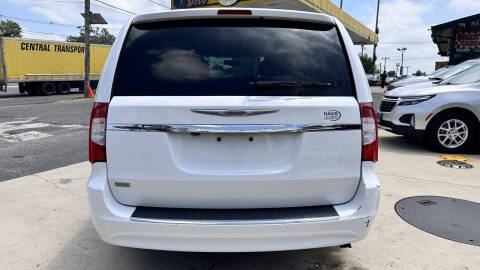 2014 Chrysler Town and Country Touring