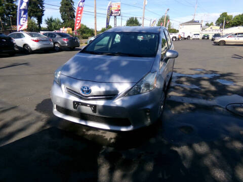 2012 Toyota Prius v Five