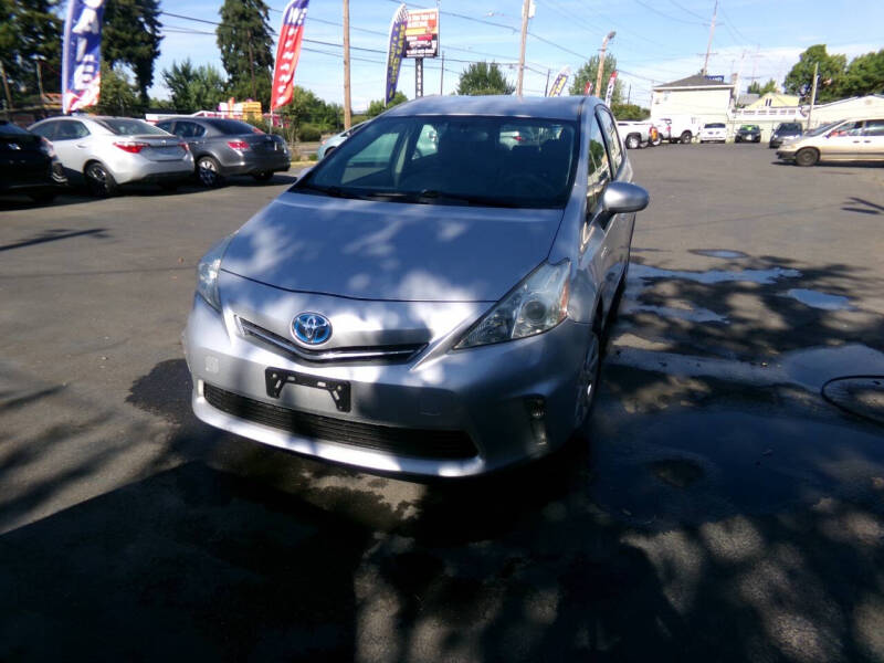 2012 Toyota Prius v Five