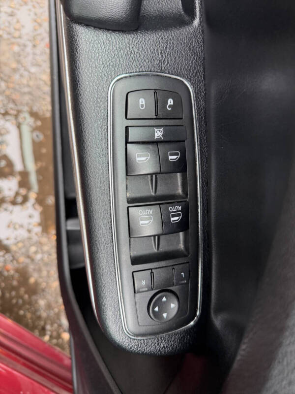 2017 Chrysler 300 Limited