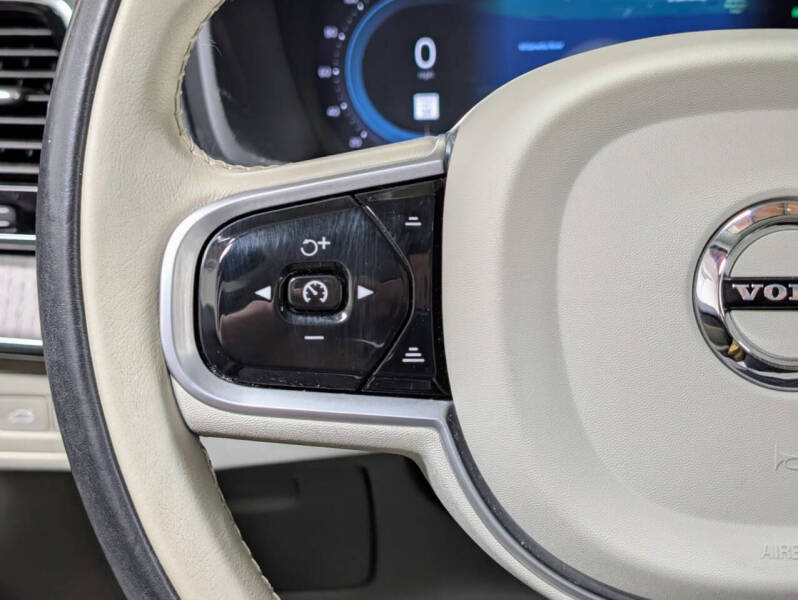 2025 Volvo XC60 B5 Plus Dark Theme