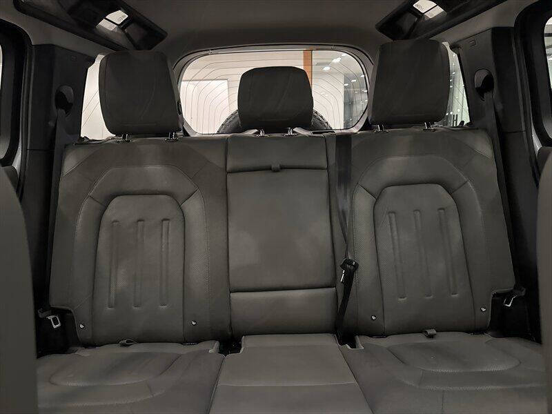 2021 Land Rover Defender 110 SE