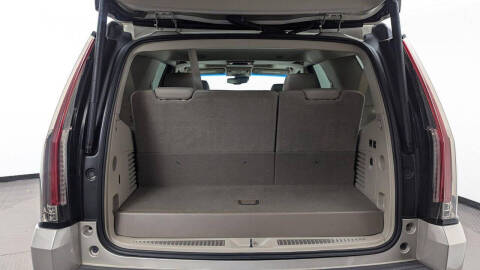 2016 Cadillac Escalade Luxury Collection