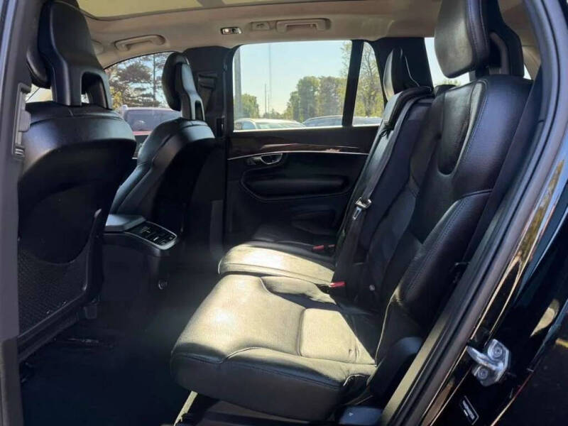 2016 Volvo XC90 T6 Momentum