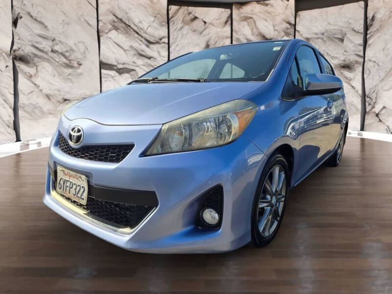 2012 Toyota Yaris 5-Door SE