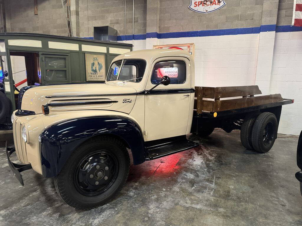 1947 Ford 1 TON FLAT BED 3