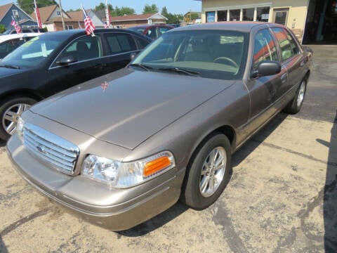2004 Ford Crown Victoria for sale at Bells Auto Sales in Hammond IN