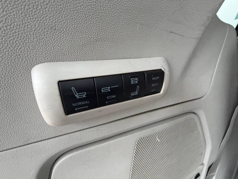 2008 Chrysler Town and Country Limited