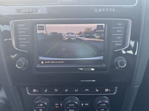 2017 Volkswagen Golf R 4Motion