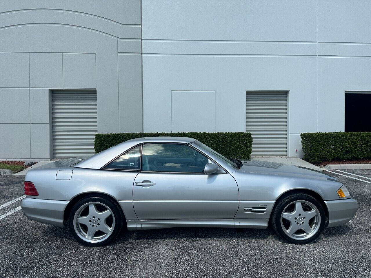 2000 Mercedes-Benz SL-Class  - $15,900