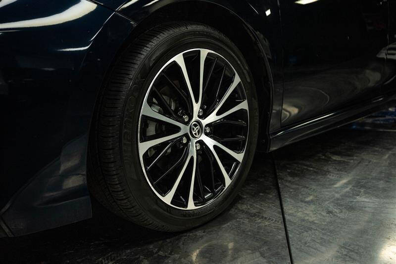 2020 Toyota Camry Hybrid SE