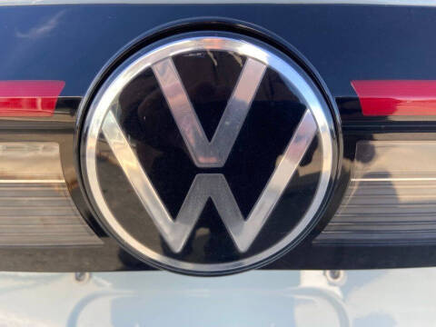 2025 Volkswagen Taos SE Black 4Motion