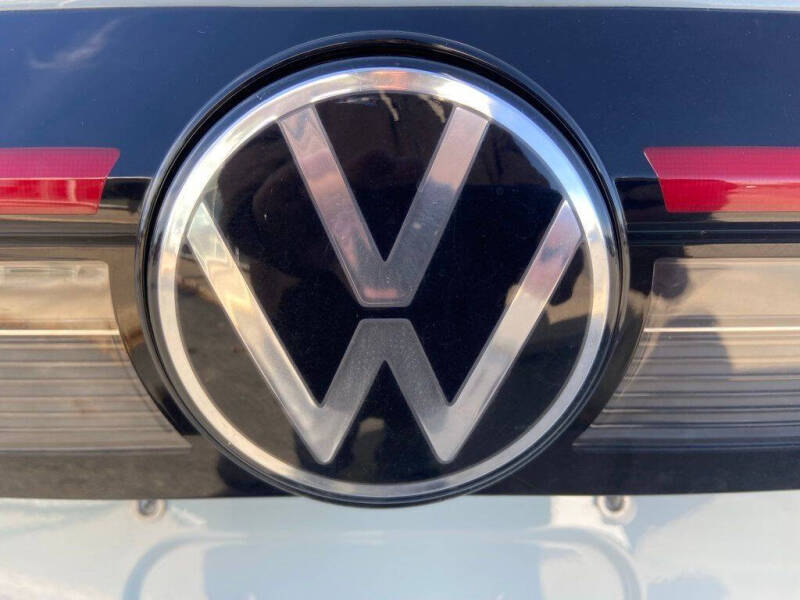 2025 Volkswagen Taos SE Black 4Motion