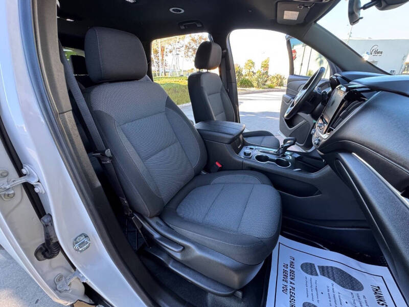 2022 Chevrolet Traverse LT Cloth