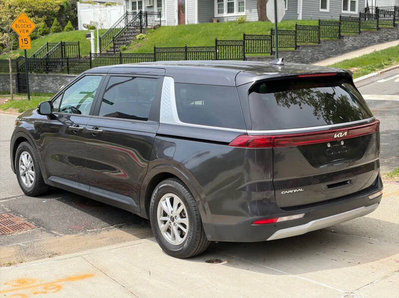 2023 Kia Carnival LX