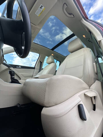 2012 Volkswagen Tiguan SE 4Motion