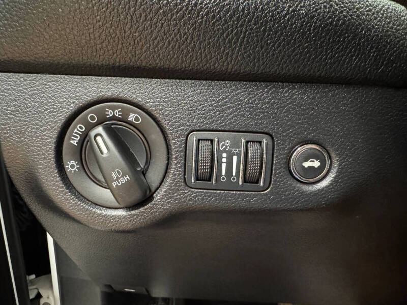 2015 Dodge Challenger SXT Plus