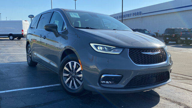 2022 Chrysler Pacifica Hybrid Touring L