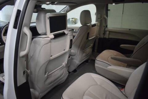 2017 Chrysler Pacifica Hybrid Platinum