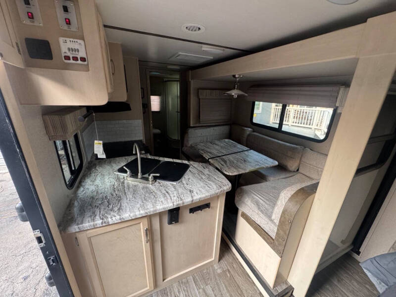 2019 Winnebago Minnie 2201
