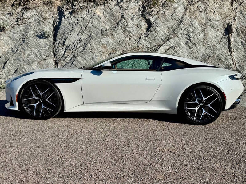 2025 Aston Martin DB12 V8