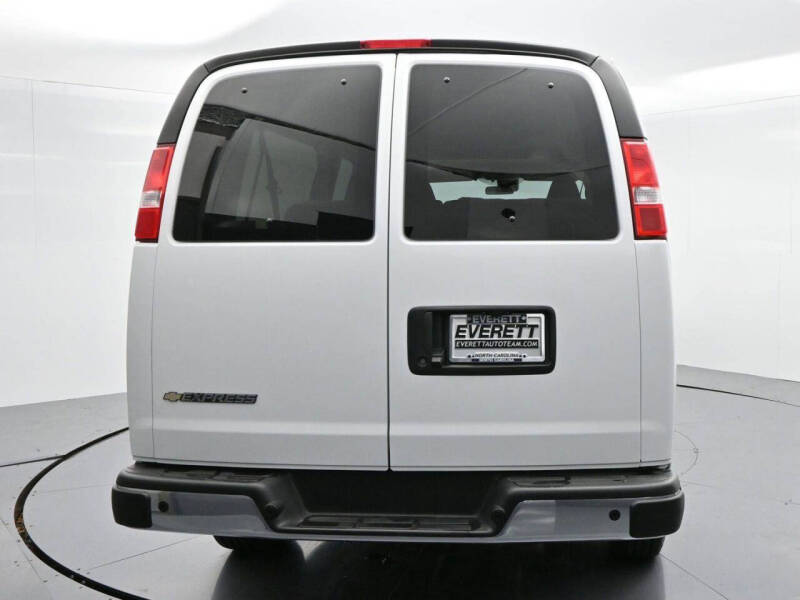 2025 Chevrolet Express LT 3500