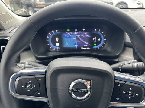 2023 Volvo XC40 B5 Plus Bright Theme