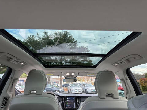 2024 Volvo XC60 B5 Plus Dark Theme