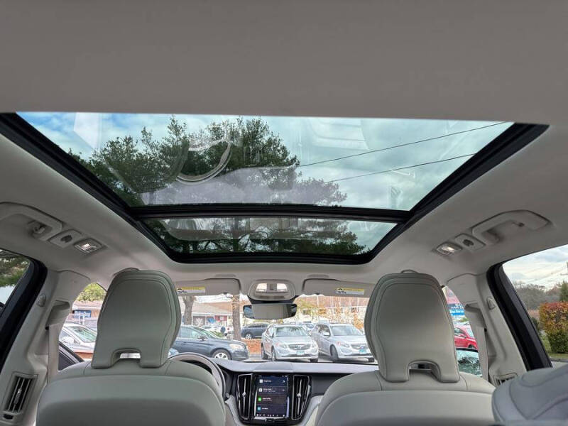 2024 Volvo XC60 B5 Plus Dark Theme