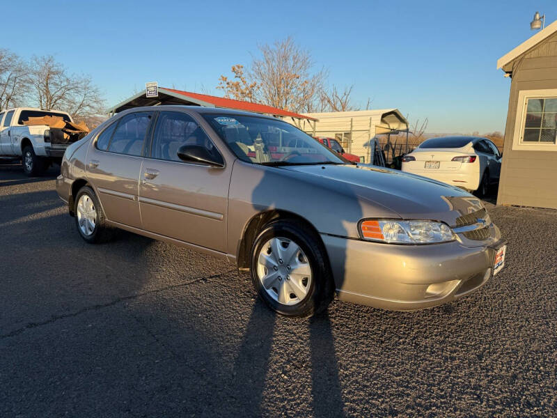 2000 Nissan Altima for sale at GILBERT MOTORS USA LLC in Union Gap WA