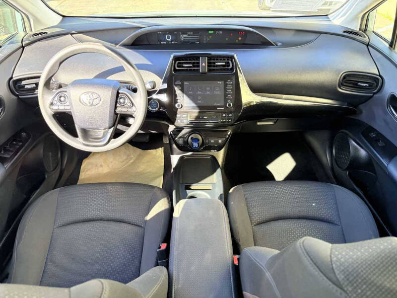 2022 Toyota Prius LE