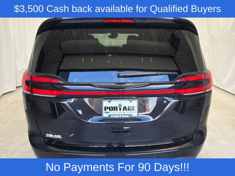 2026 Chrysler Pacifica Select