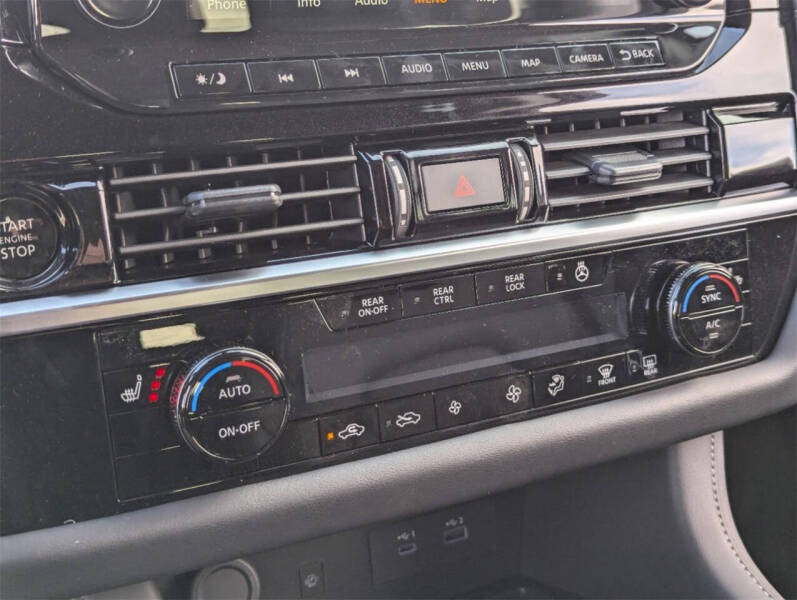 2025 Nissan Pathfinder SL