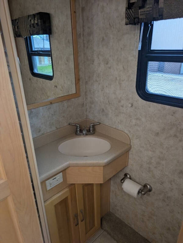 2005 Freightliner MH Chassis