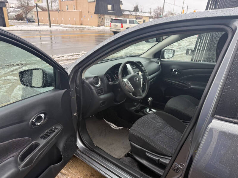 2019 Nissan Versa SV