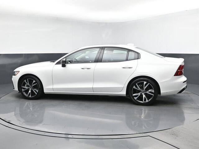 2024 Volvo S60 B5 Core Dark Theme