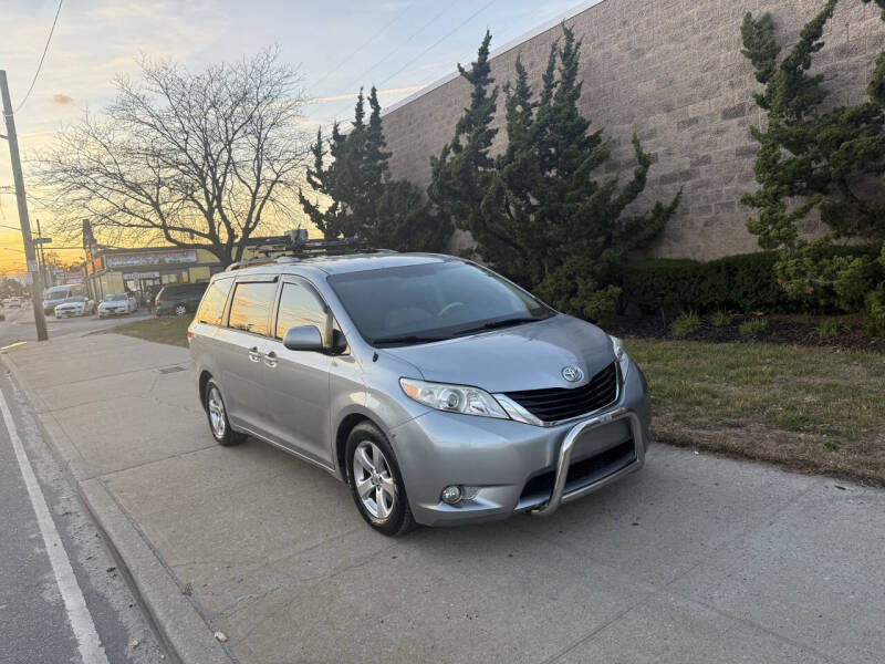 2013 Toyota Sienna LE 7-Passenger Auto Access Seat