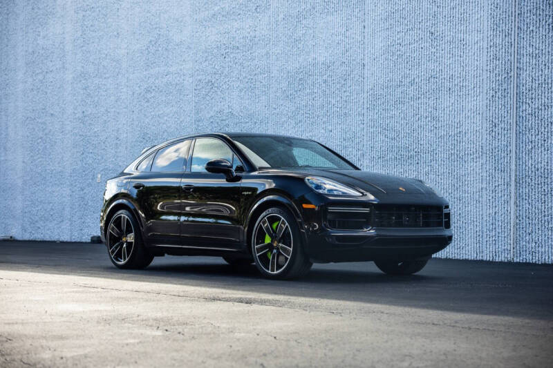 2022 Porsche Cayenne Turbo S E-Hybrid Coupe