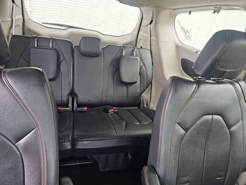 2017 Chrysler Pacifica Touring-L Plus