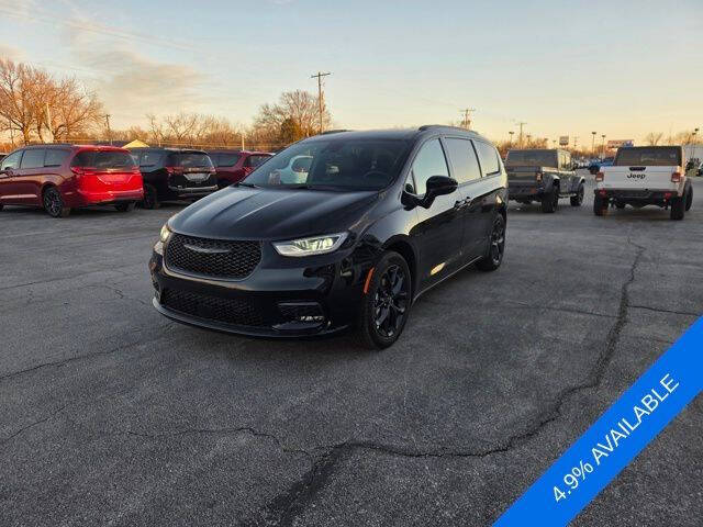 2026 Chrysler Pacifica Select