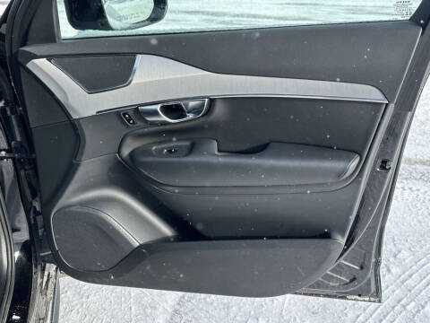 2023 Volvo XC90 B5 Core