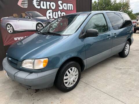 2000 Toyota Sienna for sale at Euro Auto in Overland Park KS