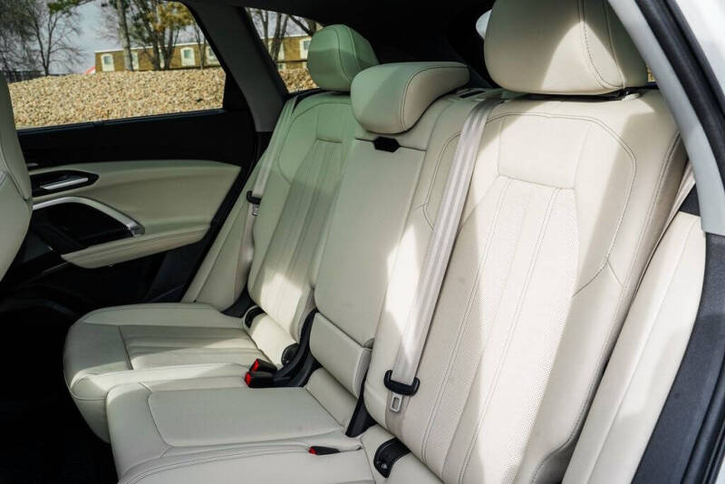 2025 Audi Q5 quattro Prestige TFSI