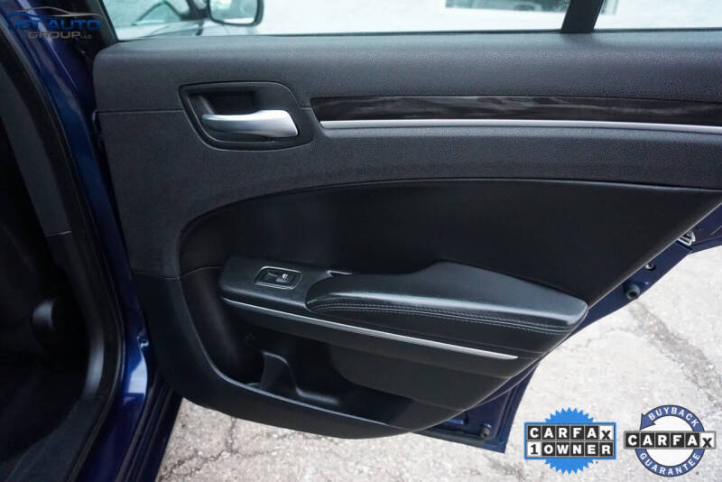 2015 Chrysler 300 Limited