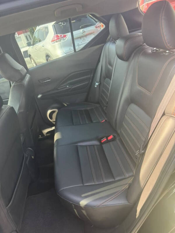 2020 Nissan Kicks SR
