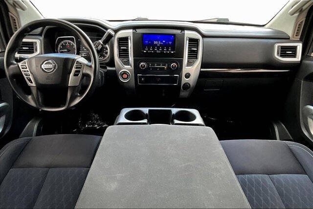 2017 Nissan Titan SV