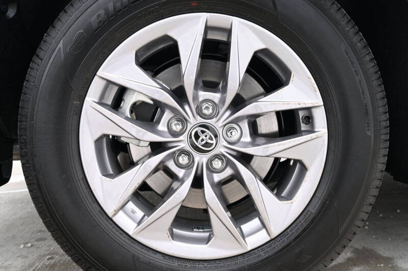 2025 Toyota Sienna XLE 8-Passenger