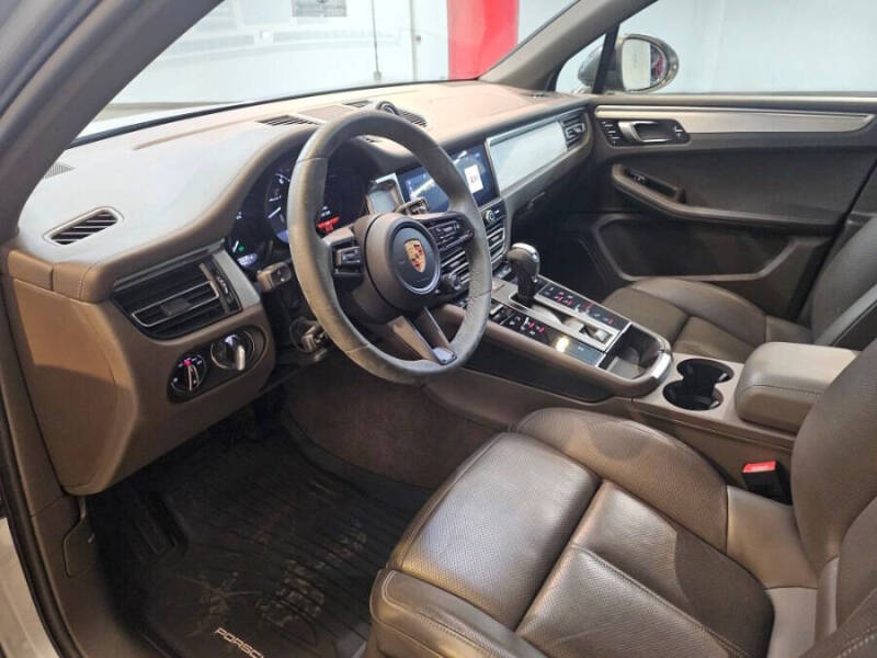 2023 Porsche Macan T